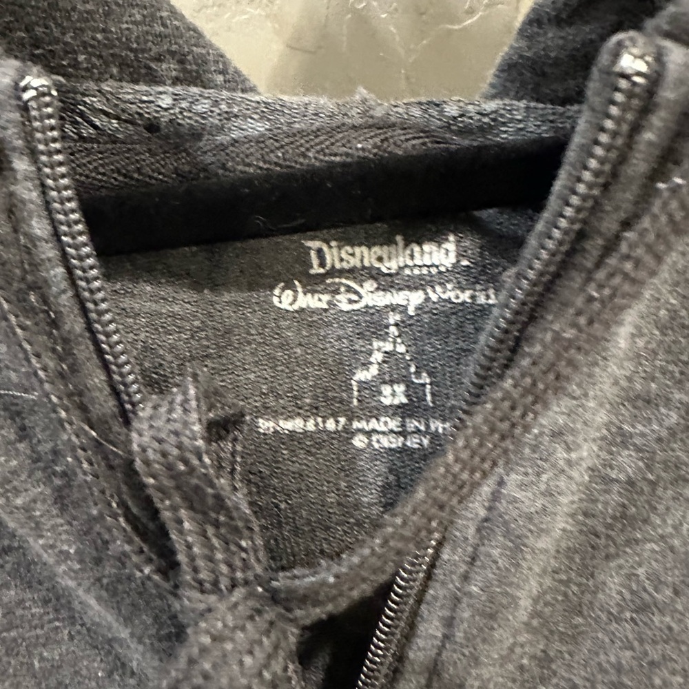 Women’s 3x Hoodie with Embroidered Disney Design - Picture 4 of 9